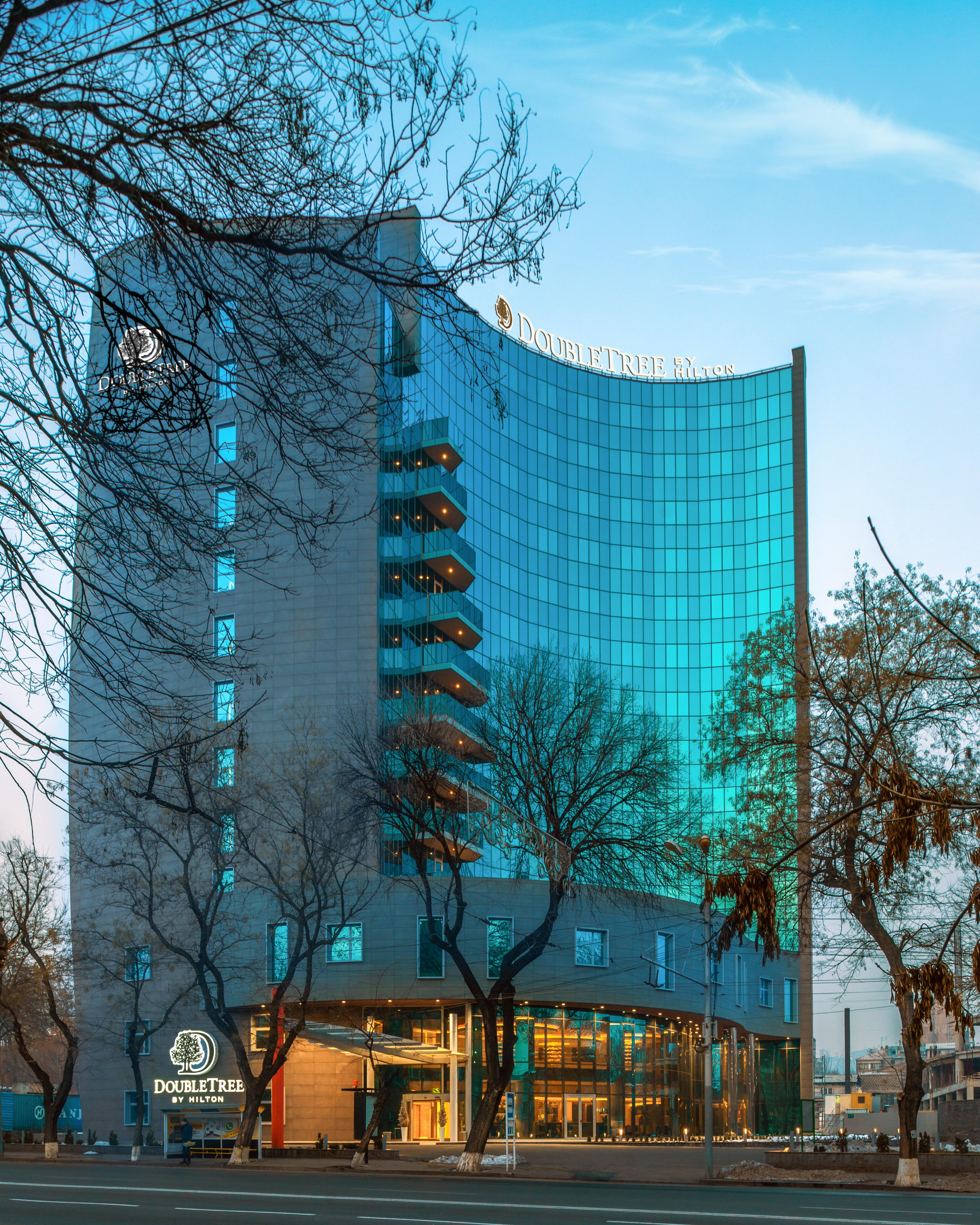 Doubletree By Hilton Yerevan City Centre Exterior photo